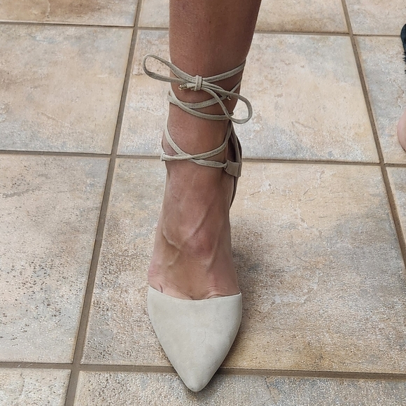 Vince Camuto women's size 9.5 ankle wrap heels - Picture 2 of 6